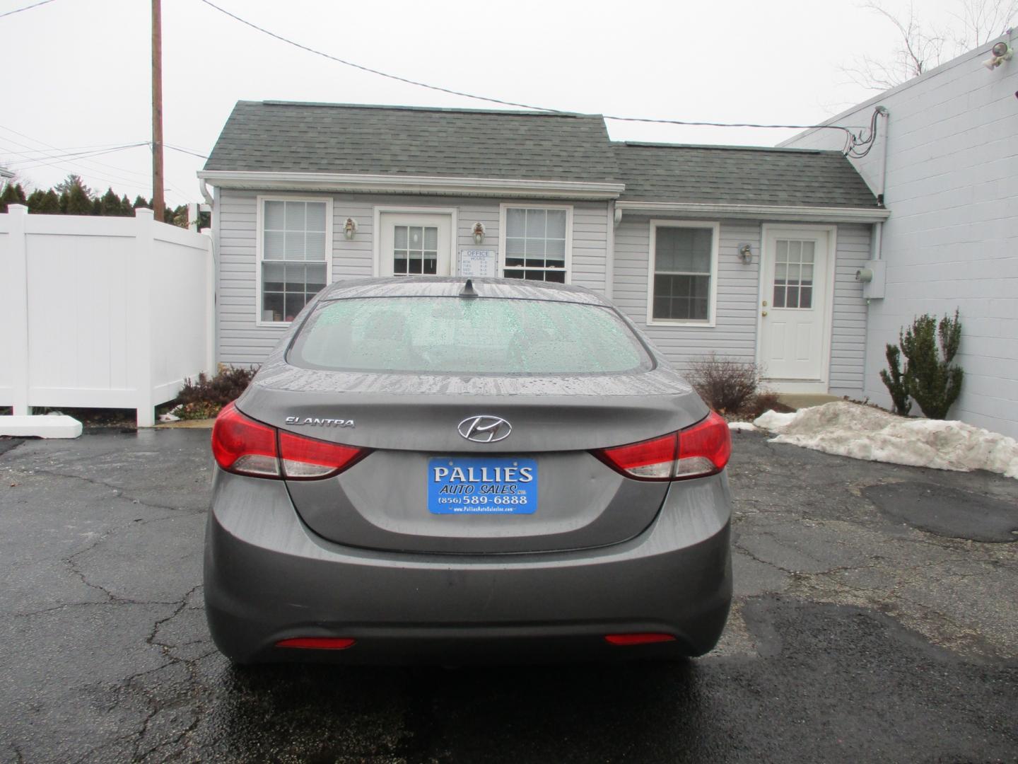 2013 GRAY Hyundai Elantra GLS A/T (5NPDH4AE3DH) with an 1.8L L4 DOHC 16V engine, AUTOMATIC transmission, located at 540a Delsea Drive, Sewell, NJ, 08080, (856) 589-6888, 39.752560, -75.111206 - Photo#6